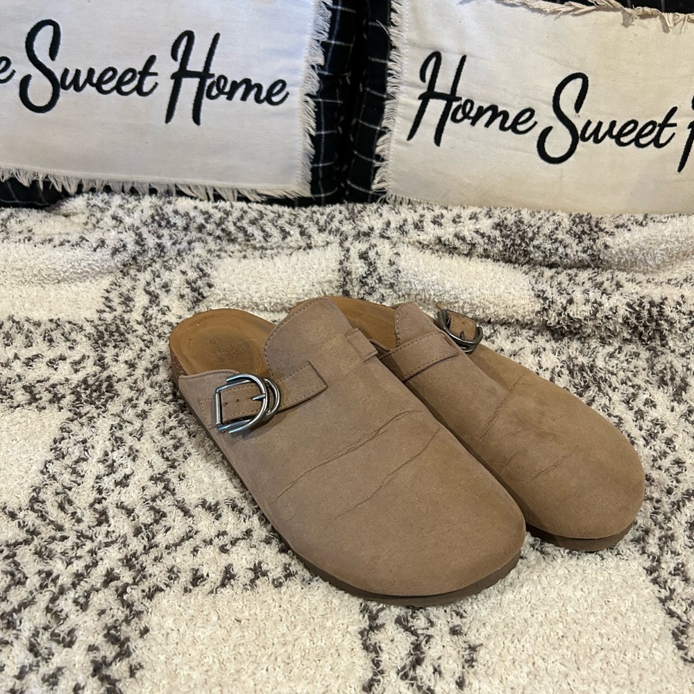 Tan women’s mules